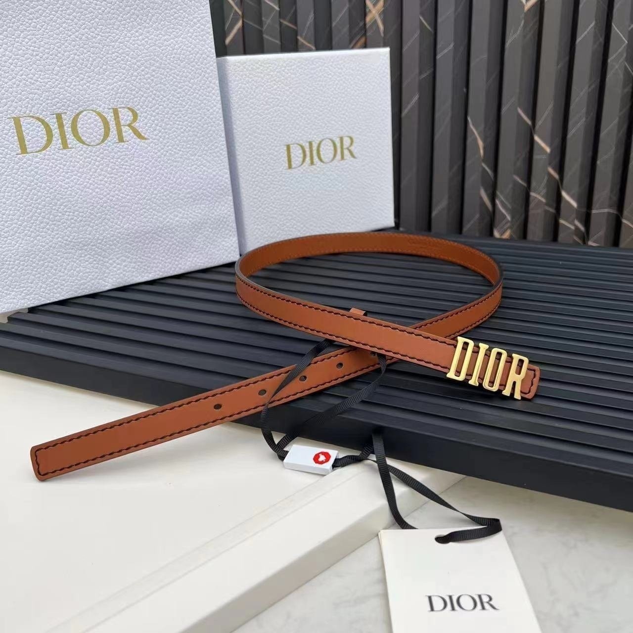 디올 Dior (브라운) 금장 버클 (국내배송)