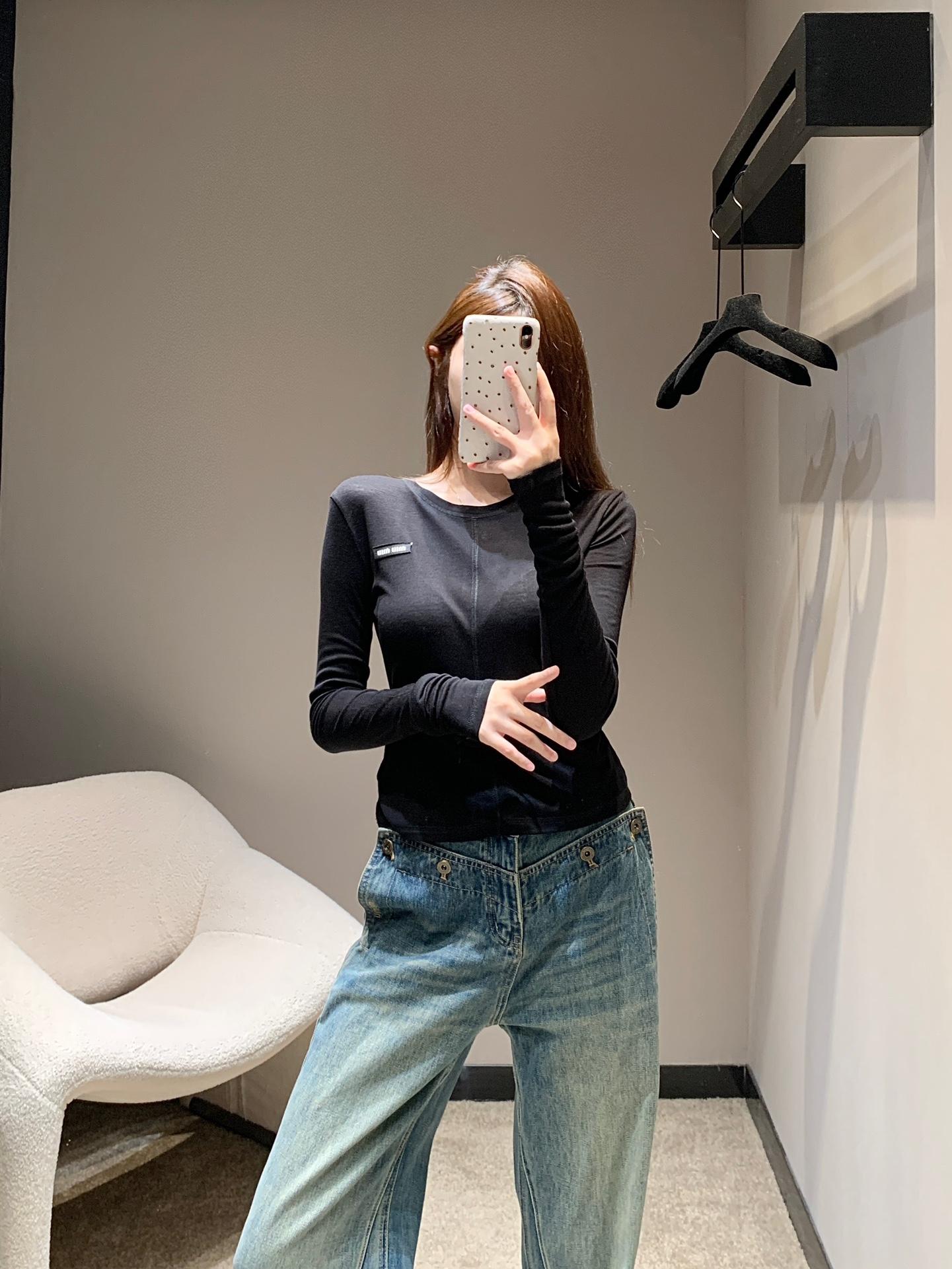 미우미우 긴팔 티셔츠 (해외배송)