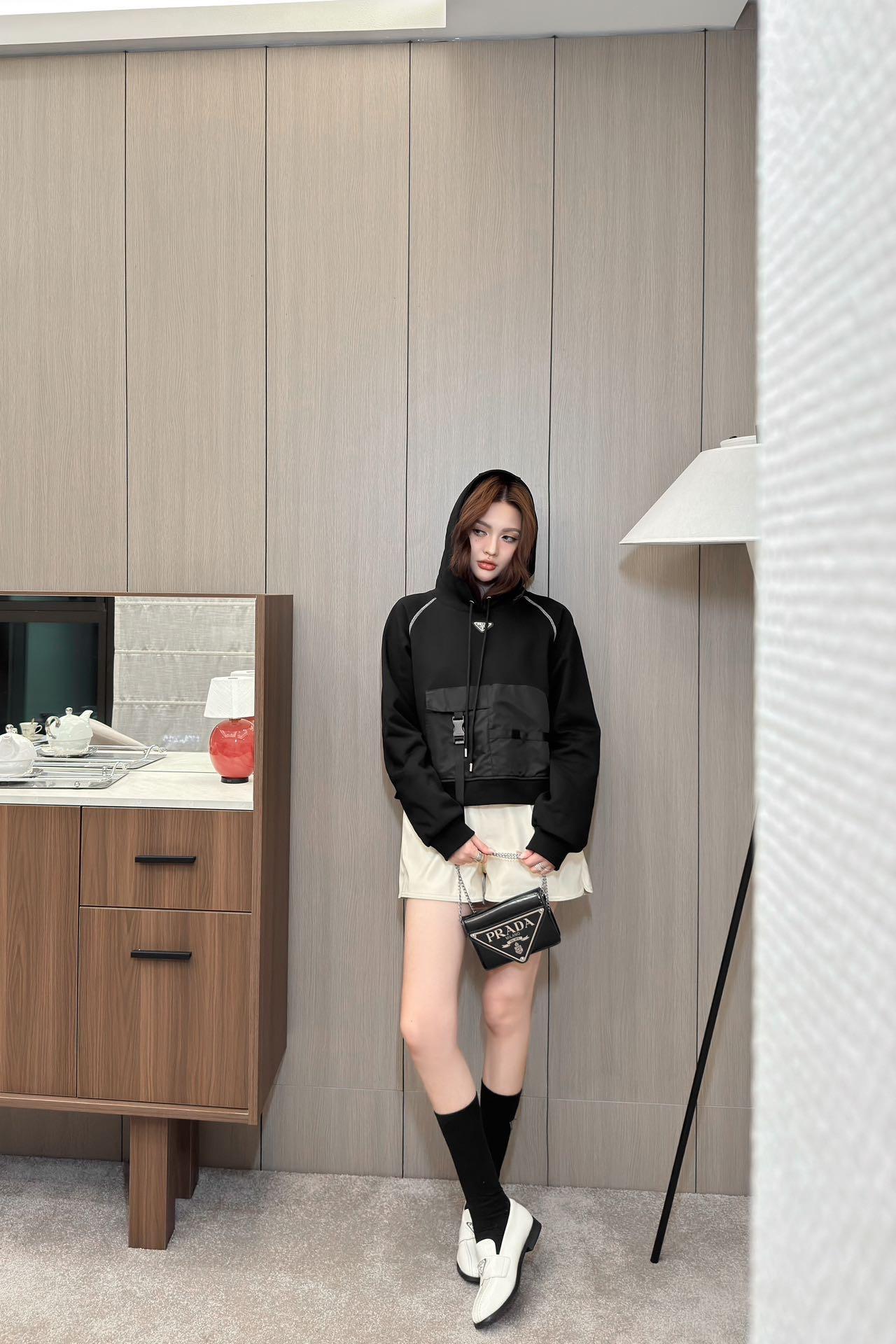 프라다 스웨트셔츠 (해외배송)