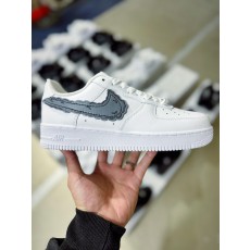 나이키 x KAWS 콜라보 Air Force 1 스니커즈 (해외배송)