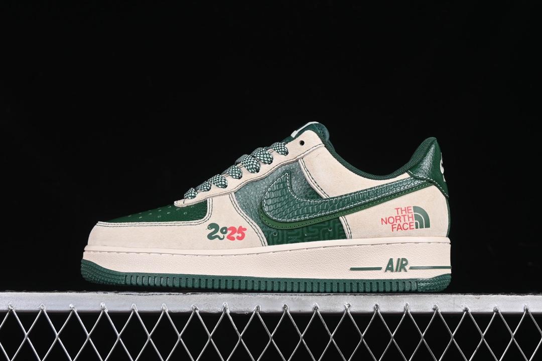 나이키 x 노스페이스 콜라보 Air Force 1'07 스니커즈  (해외배송)