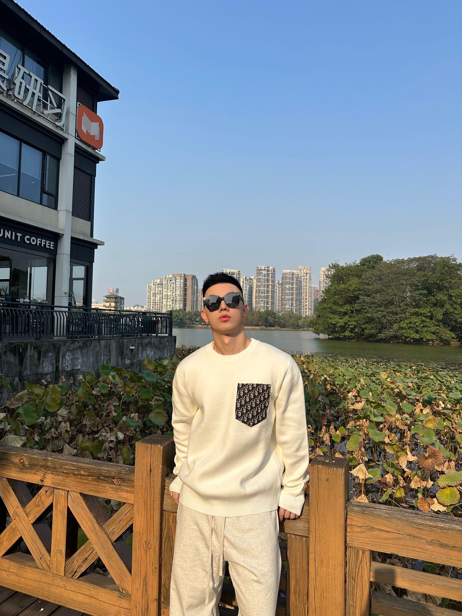 디올 올드 플라워 자수 패턴 니트 풀오버 스웨터 (해외배송)
