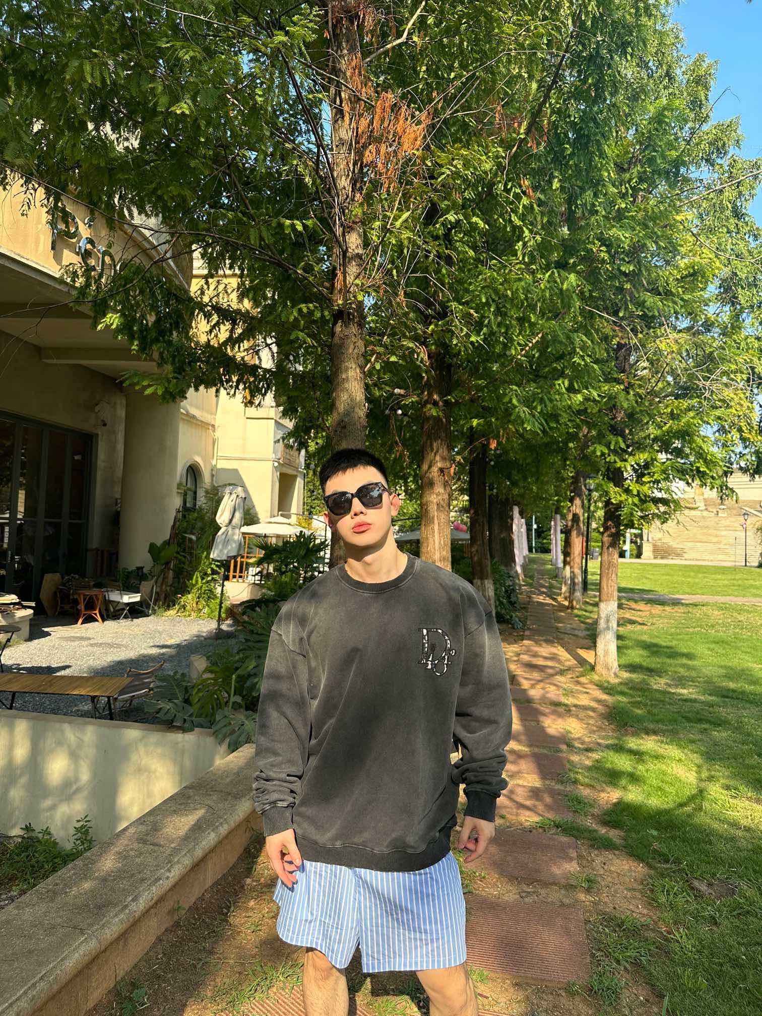 디올 워싱 자수 문자 라운드넥 스웨트셔츠 (해외배송)