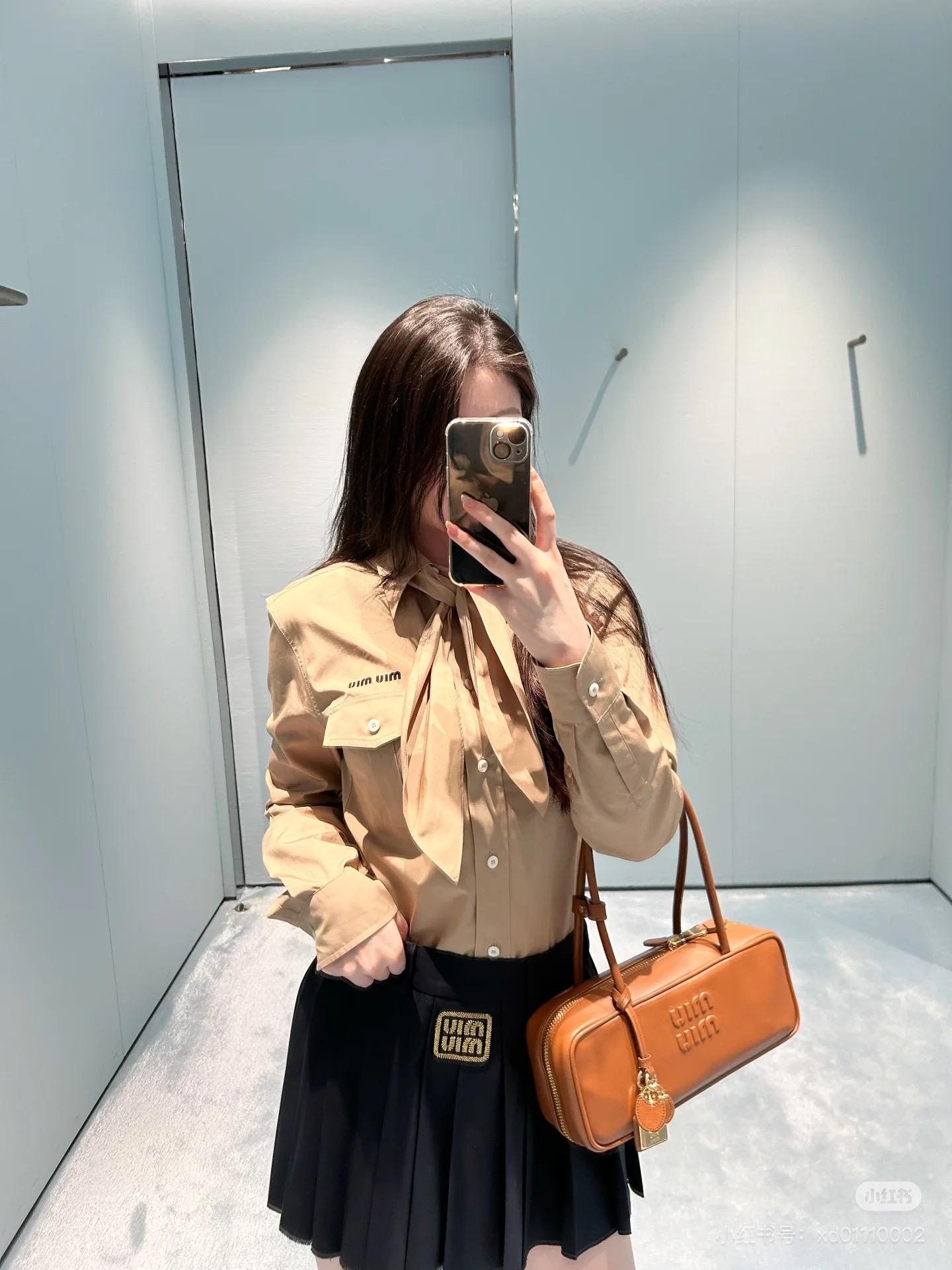 미우미우 자수 로고 셔츠 2컬러 (해외배송)