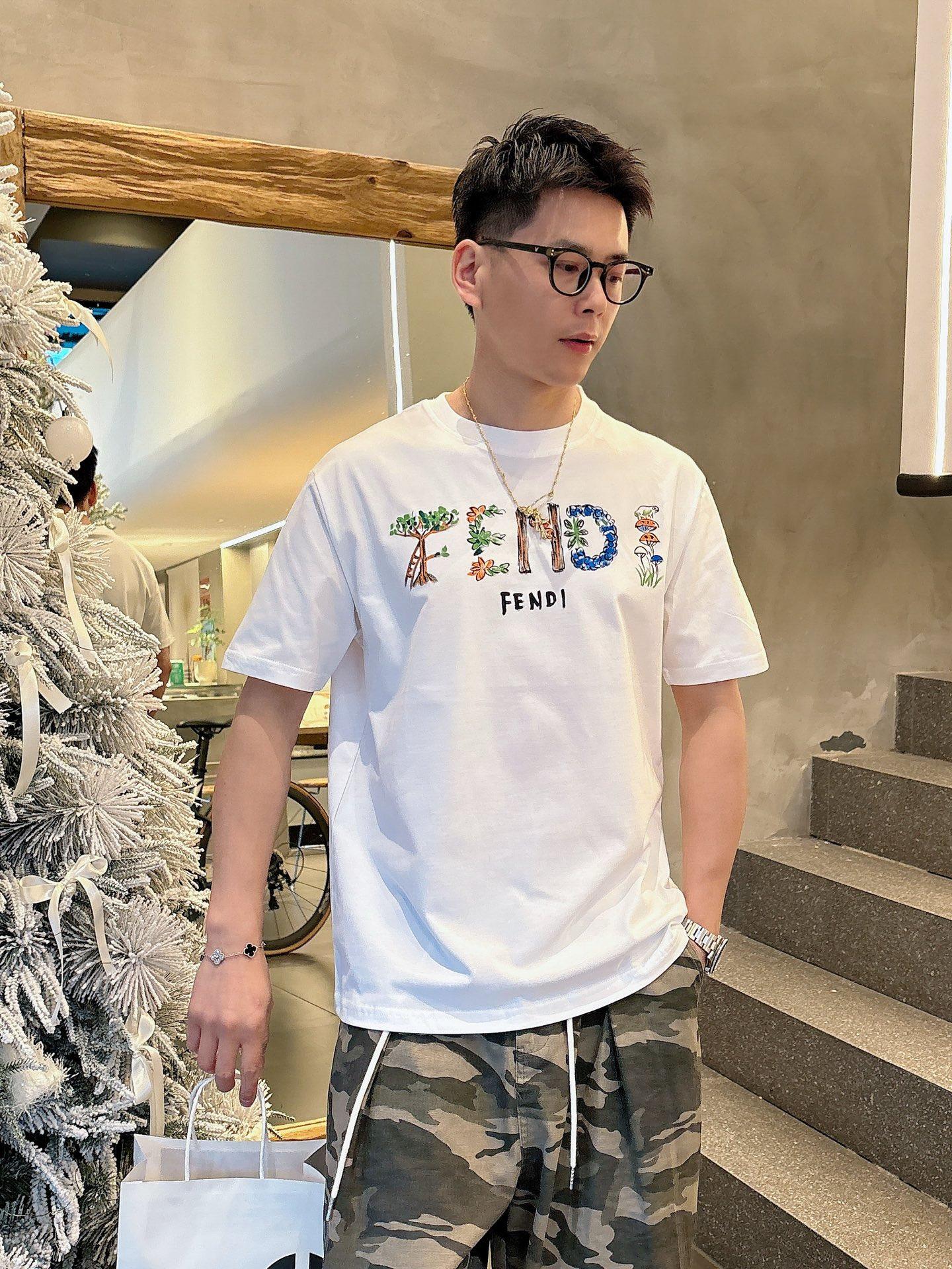 펜디 라운드넥 반팔 (해외배송)