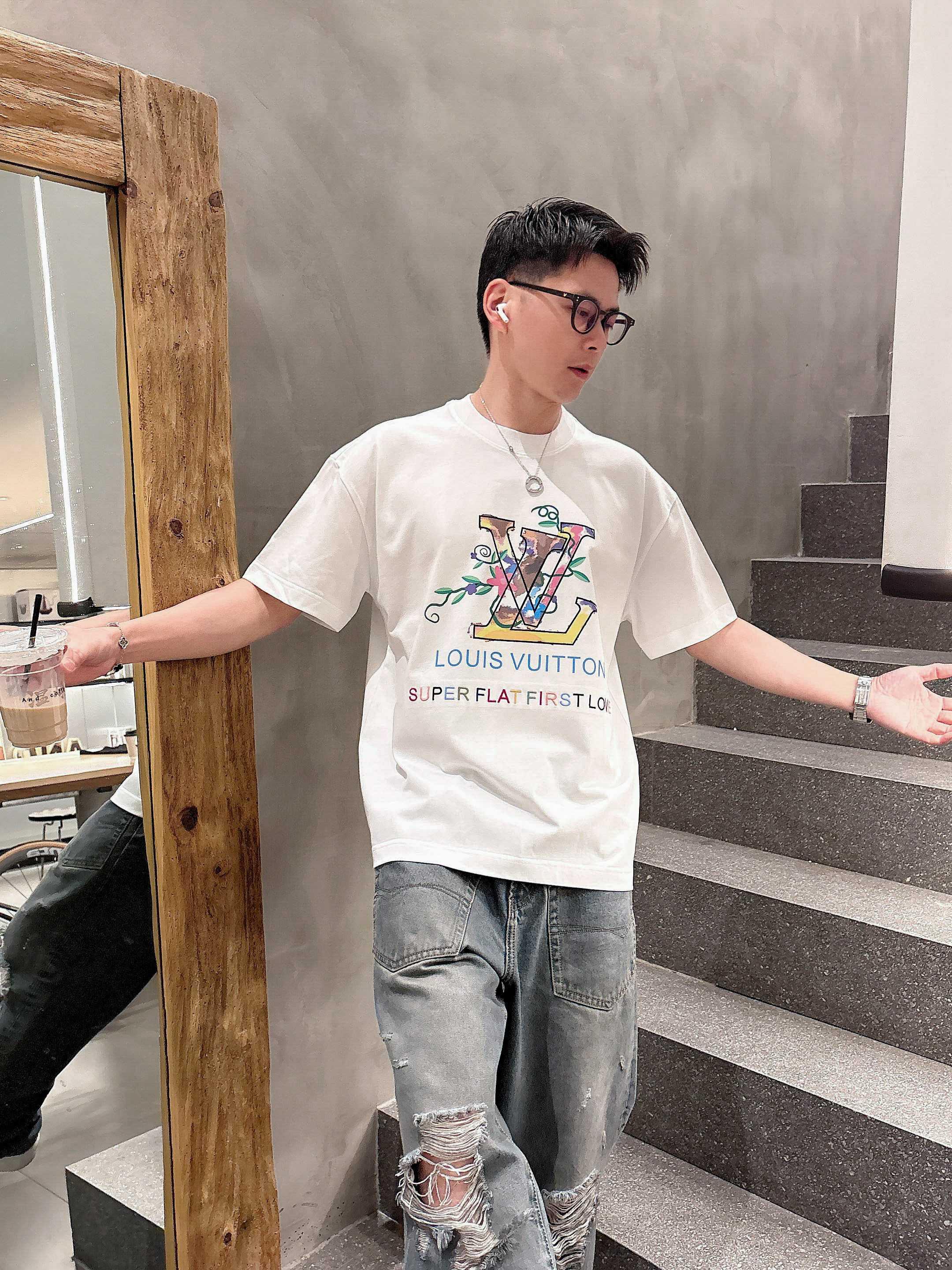 루이비통 반팔 티셔츠 (해외배송)