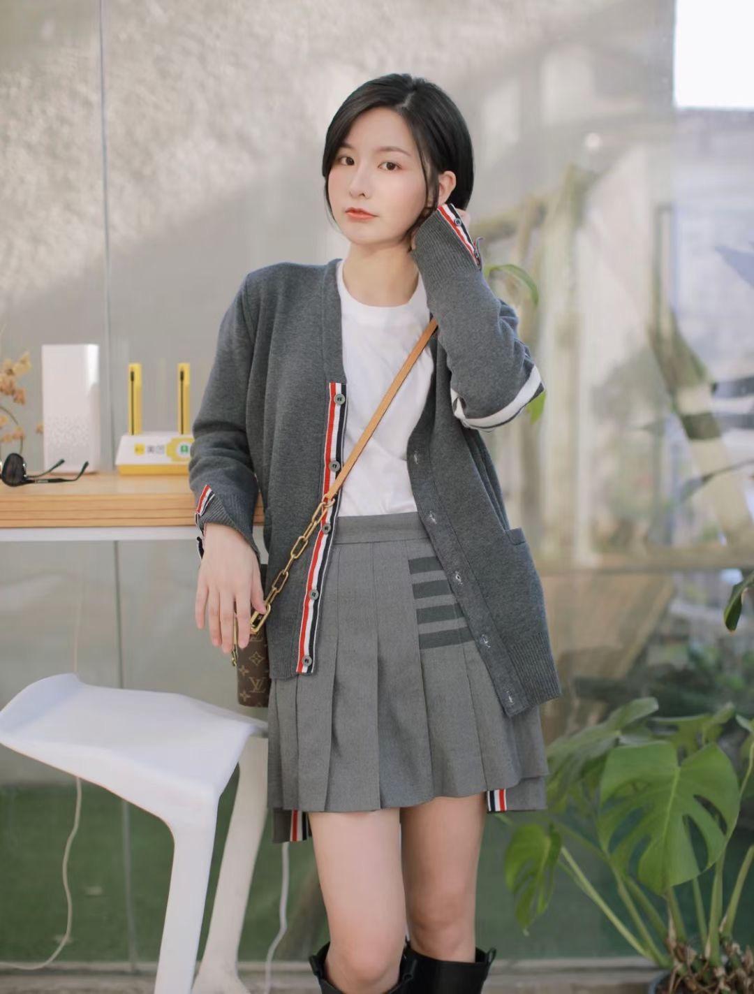 톰브라운 TB 회색 4바 스커트 (해외배송)