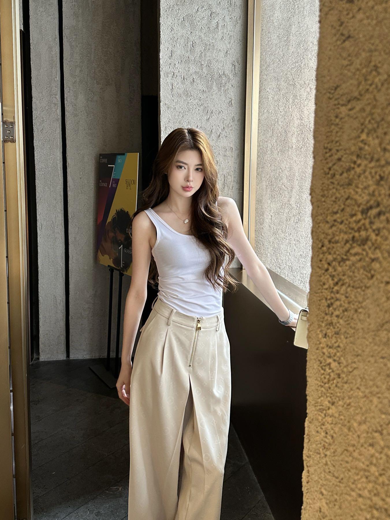 루이비통 엠보싱 캐주얼 팬츠 2컬러 (해외배송)