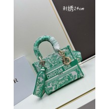 디올 레이디 라이트 백 (해외배송)