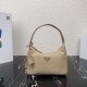 프라다 나일론 숄더백 (해외배송)