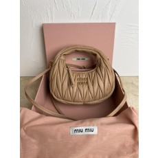 미우미우 완더 마테라쎄 나파 가죽 호보백 (해외배송)