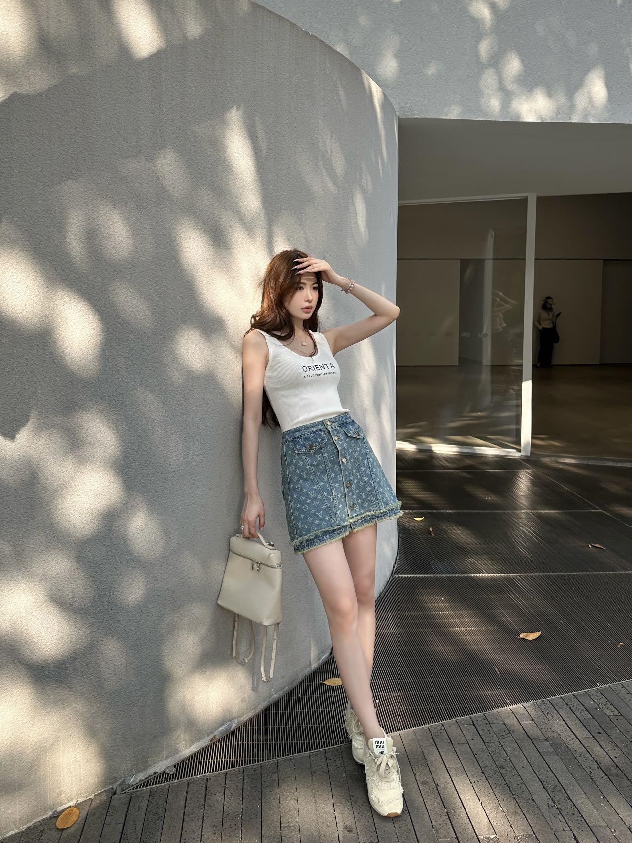 루이비통 모노그램 자수 데님 스커트 (해외배송)