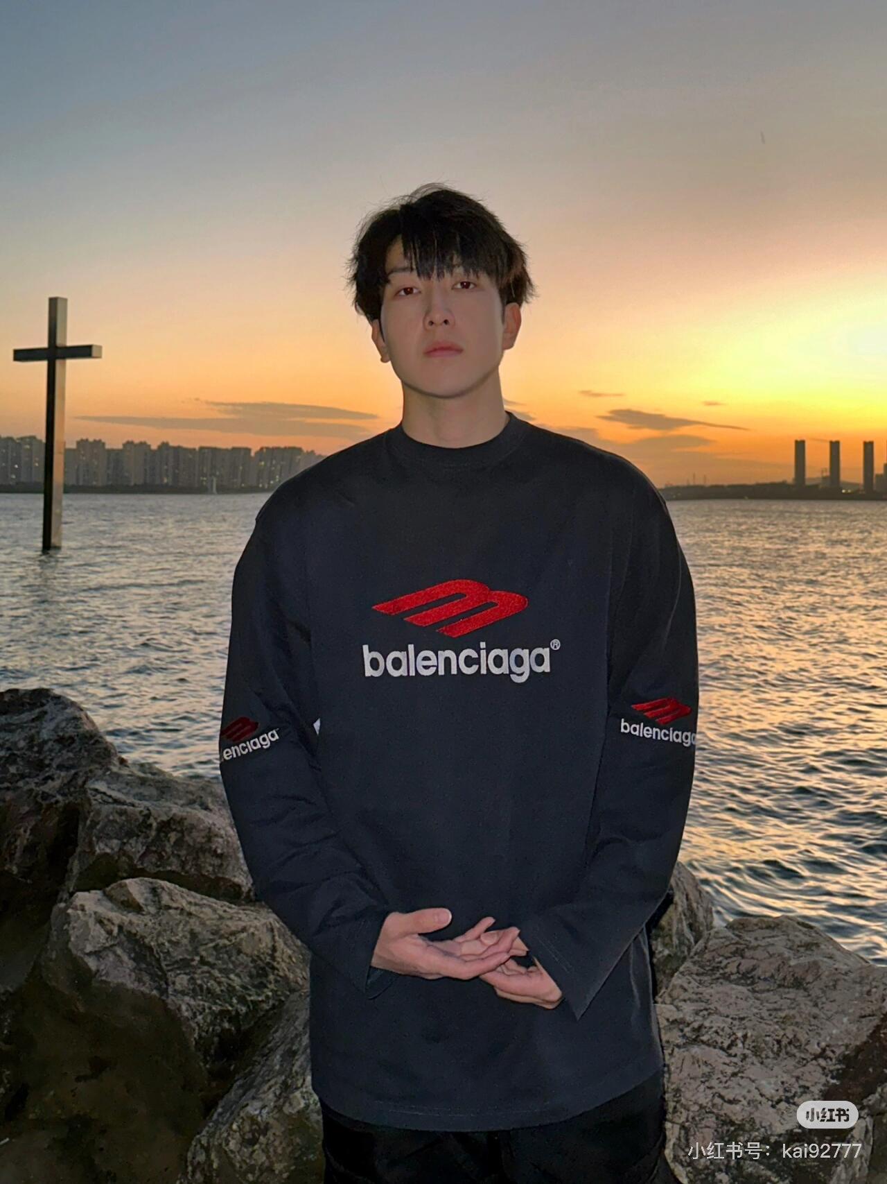 발렌시아가 클래식 라운드넥 긴팔 티셔츠 (해외배송)
