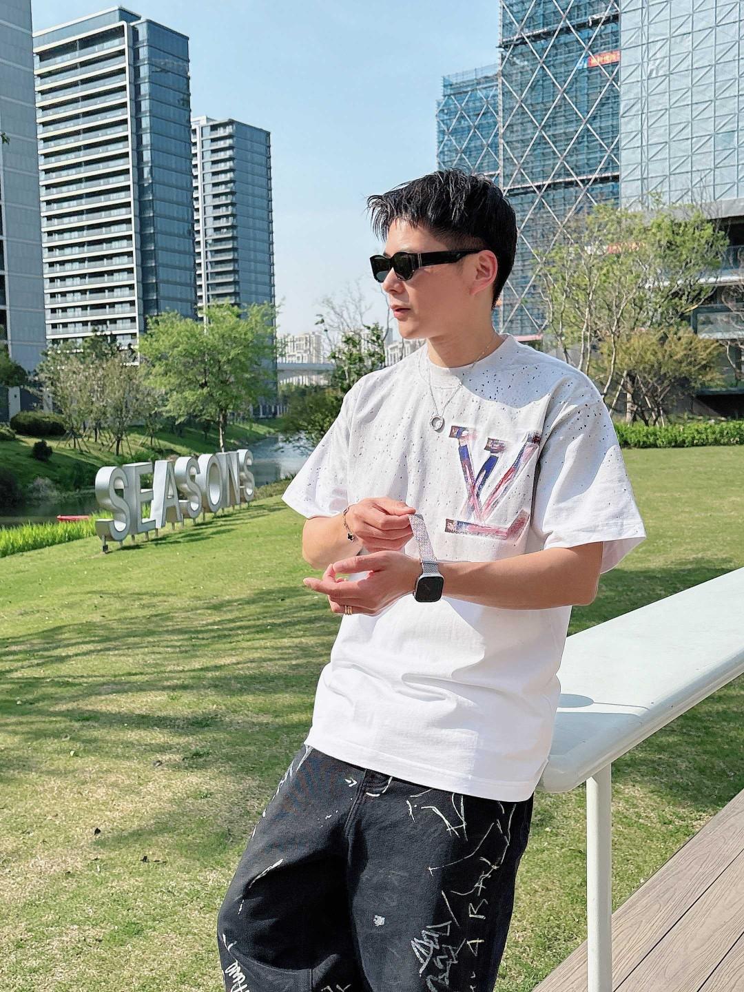 루이비통 반팔 티셔츠 (해외배송)