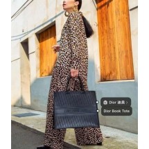 디올 북토트 가죽 블랙 (국내배송)