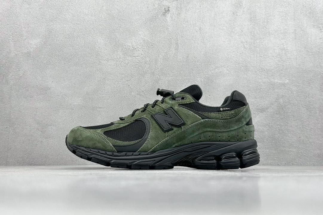뉴발란스 x JJJJound NB 2002R 고어텍스 스니커즈 (해외배송)