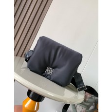 로에베 나일론 퍼퍼 고야 메신저 백 (해외배송)
