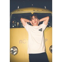 프라다 블랙 패치로고 티셔츠 (국내배송)