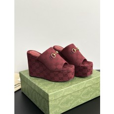 구찌 웨지 힐 워터 플랫폼 스트리트 버클 슬리퍼 (해외배송)