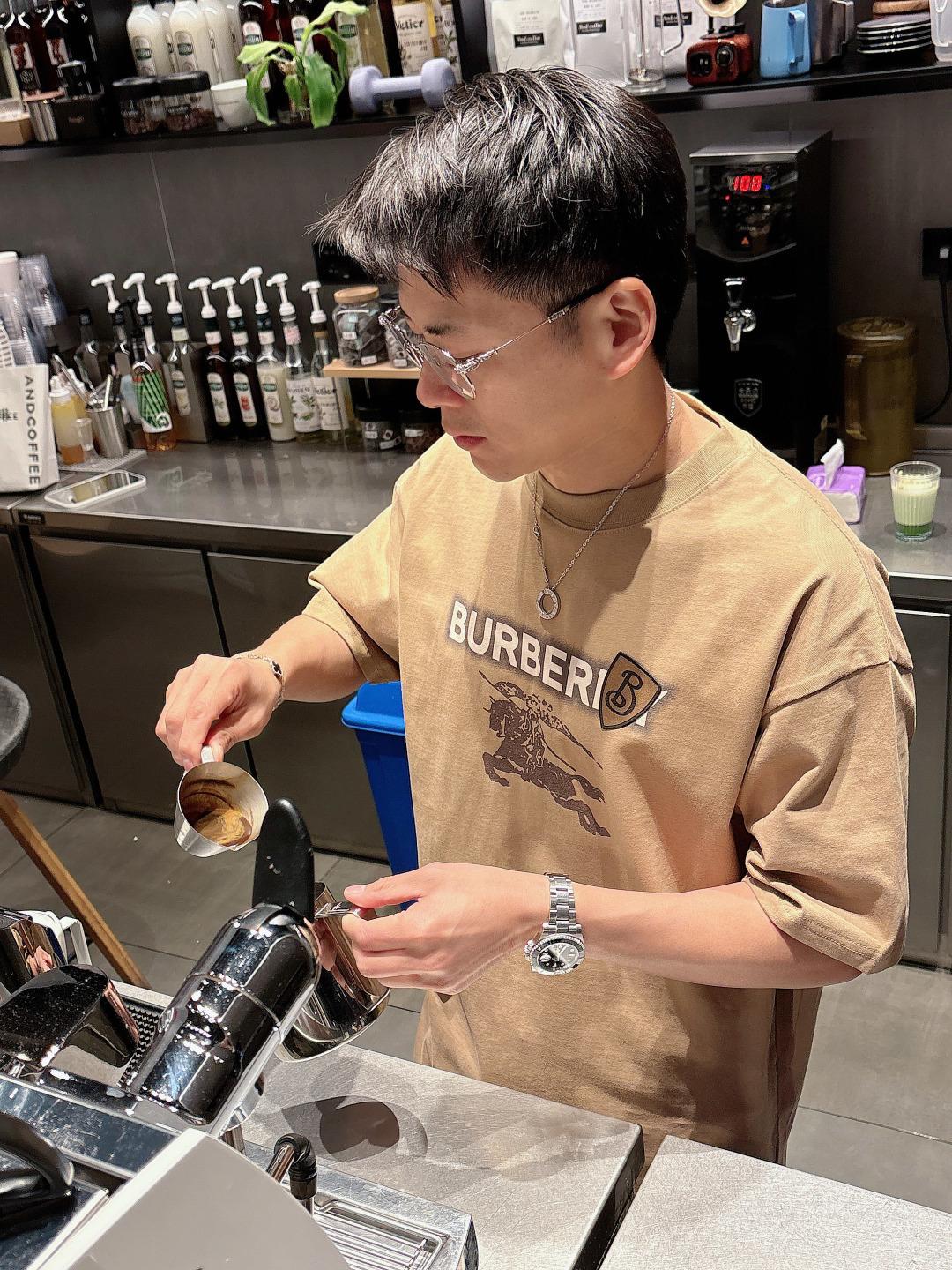 버버리 컬러 레터 다이렉트 스프레이 반팔 (해외배송)