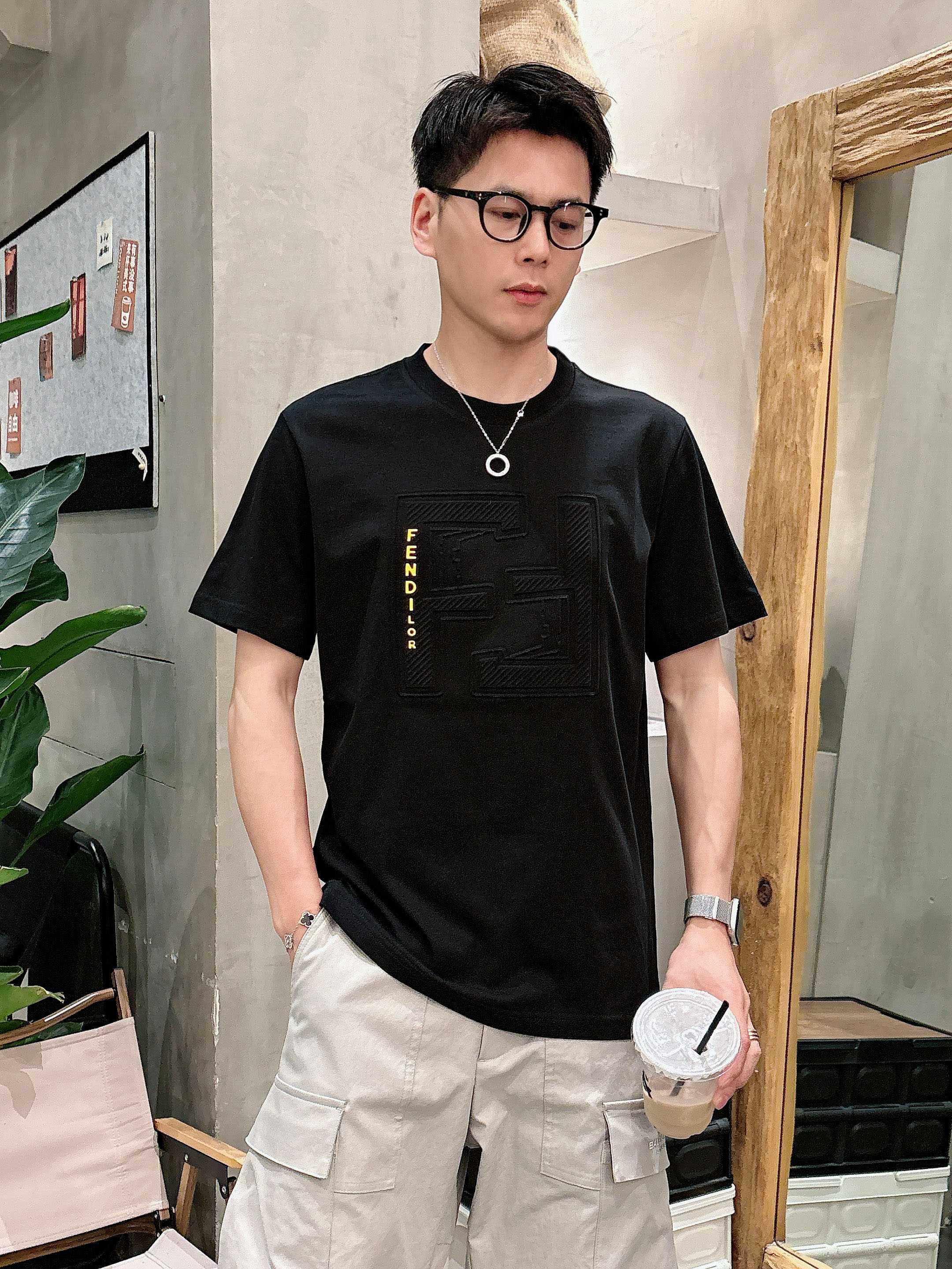펜디 라운드넥 반팔 (해외배송)