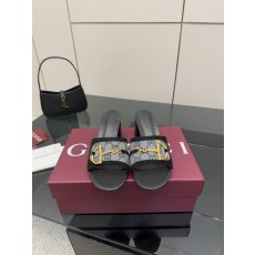 구찌 호스빗 버클 헤링본 클립토 샌들들 (해외배송)