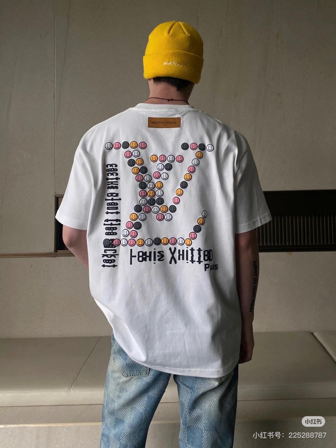 루이비통 엠보싱 LV 프린트 반팔 (해외배송)