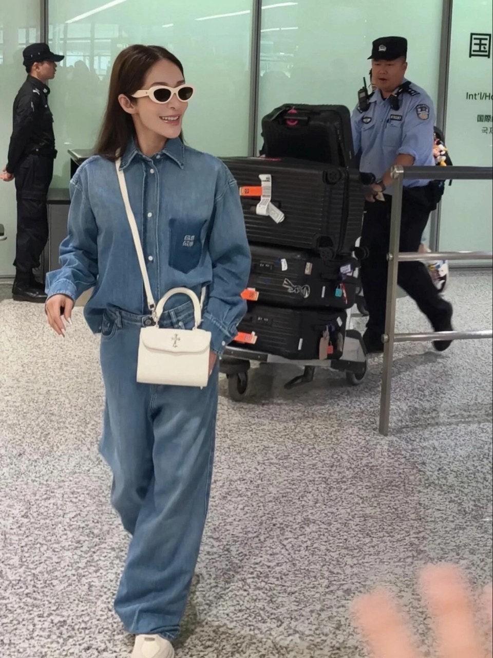 미우미우  데님재킷  (해외배송)