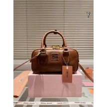 미우미우 아르카디 레더 (국내배송)