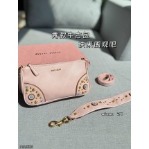 미우미우 리벳 숄더백  (해외배송)