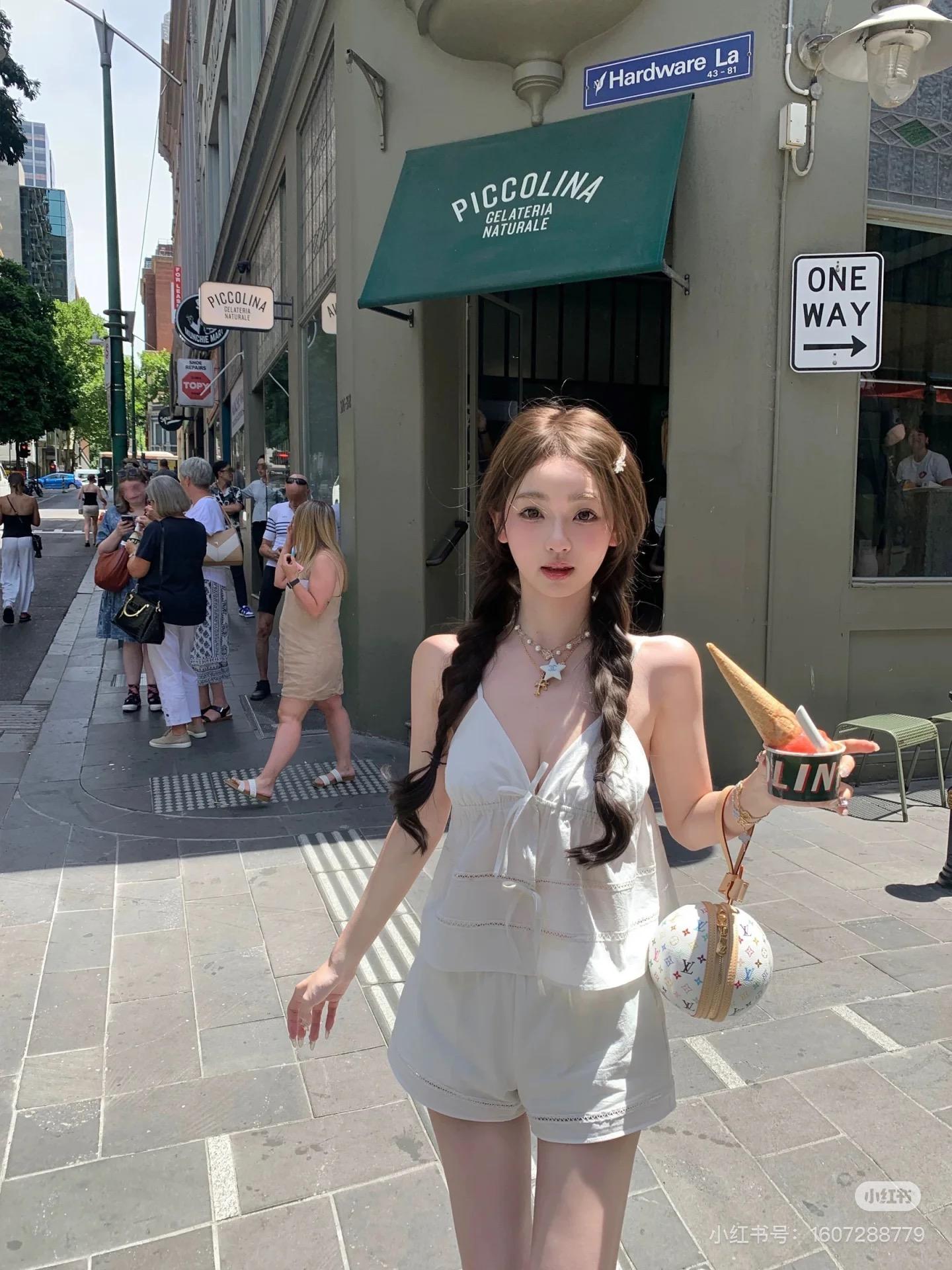 샤넬 실크 로고 자카드 캐미솔 (정품급 해외배송)