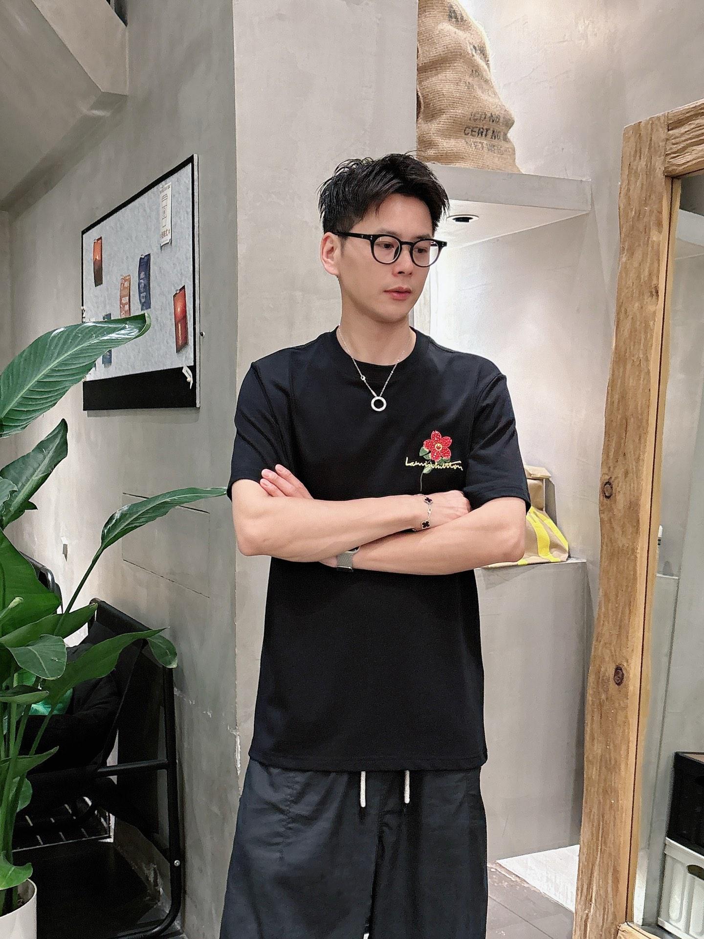 루이비통 라운드넥 반팔 (해외배송)