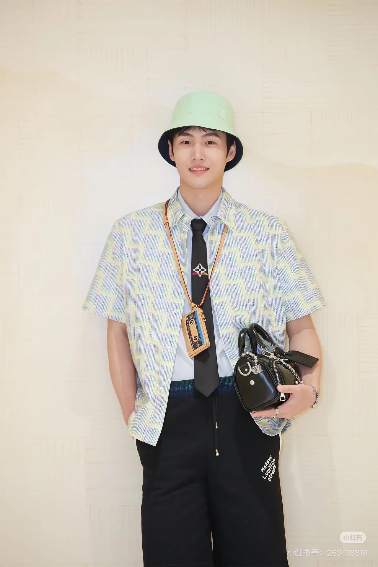 루이비통 라펠 반팔 셔츠 (해외배송)