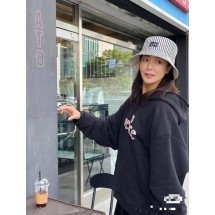 미우미우 스트라이프 양면 버킷햇 (국내배송)