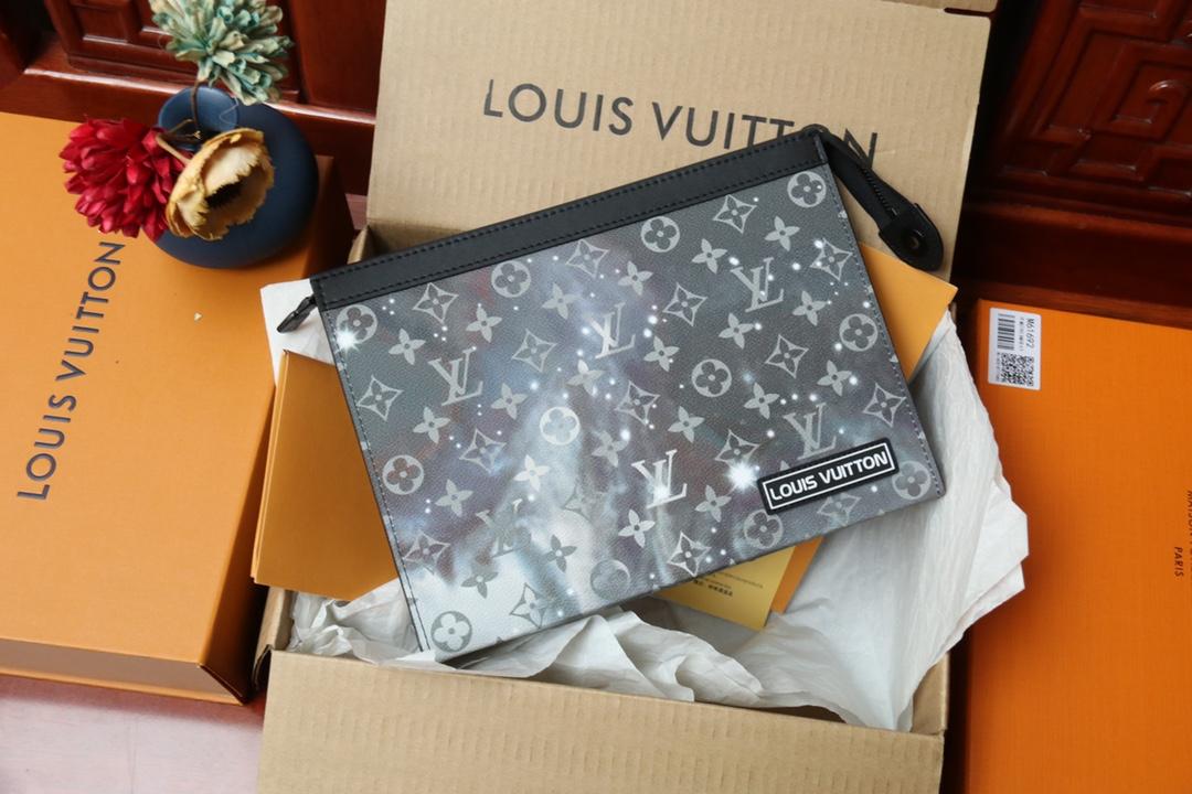 루이비통 POCHETTE VOYAGE 클러치 (해외배송)