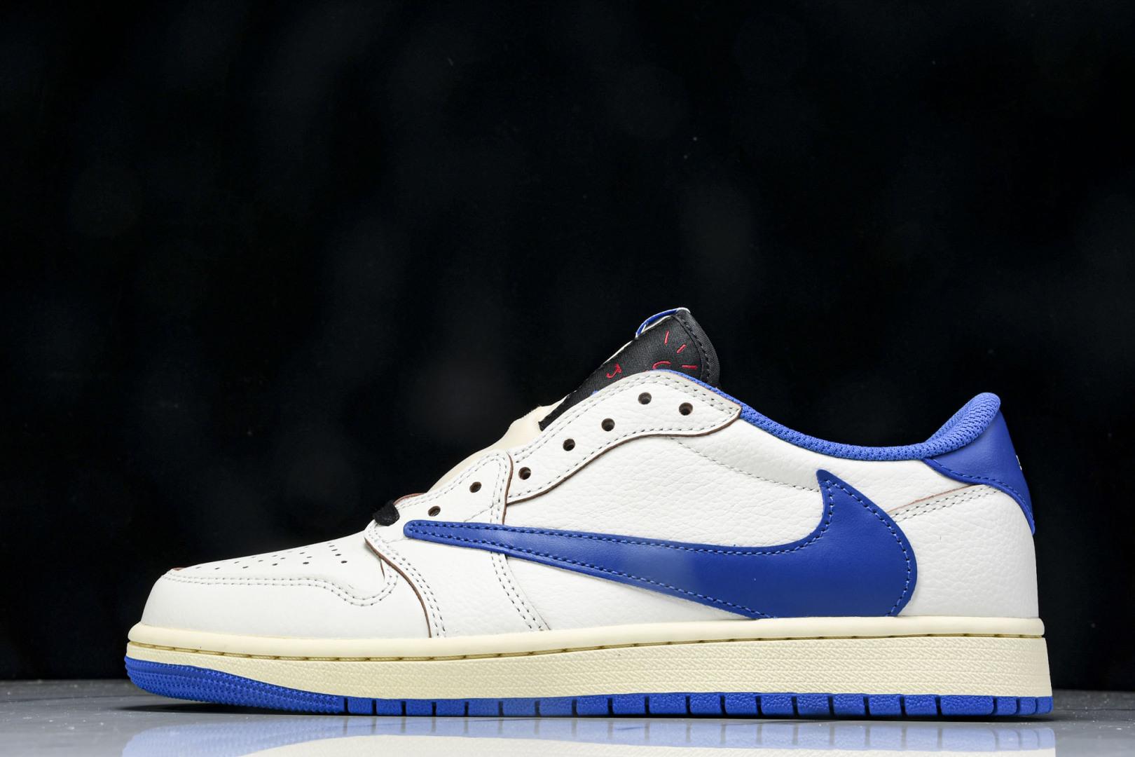 나이키 x 트래비스 스콧 콜라보 Air Jordan 1 Low OG SP Lightning Hook 2.0 화이트 & 블루  (해외배송)