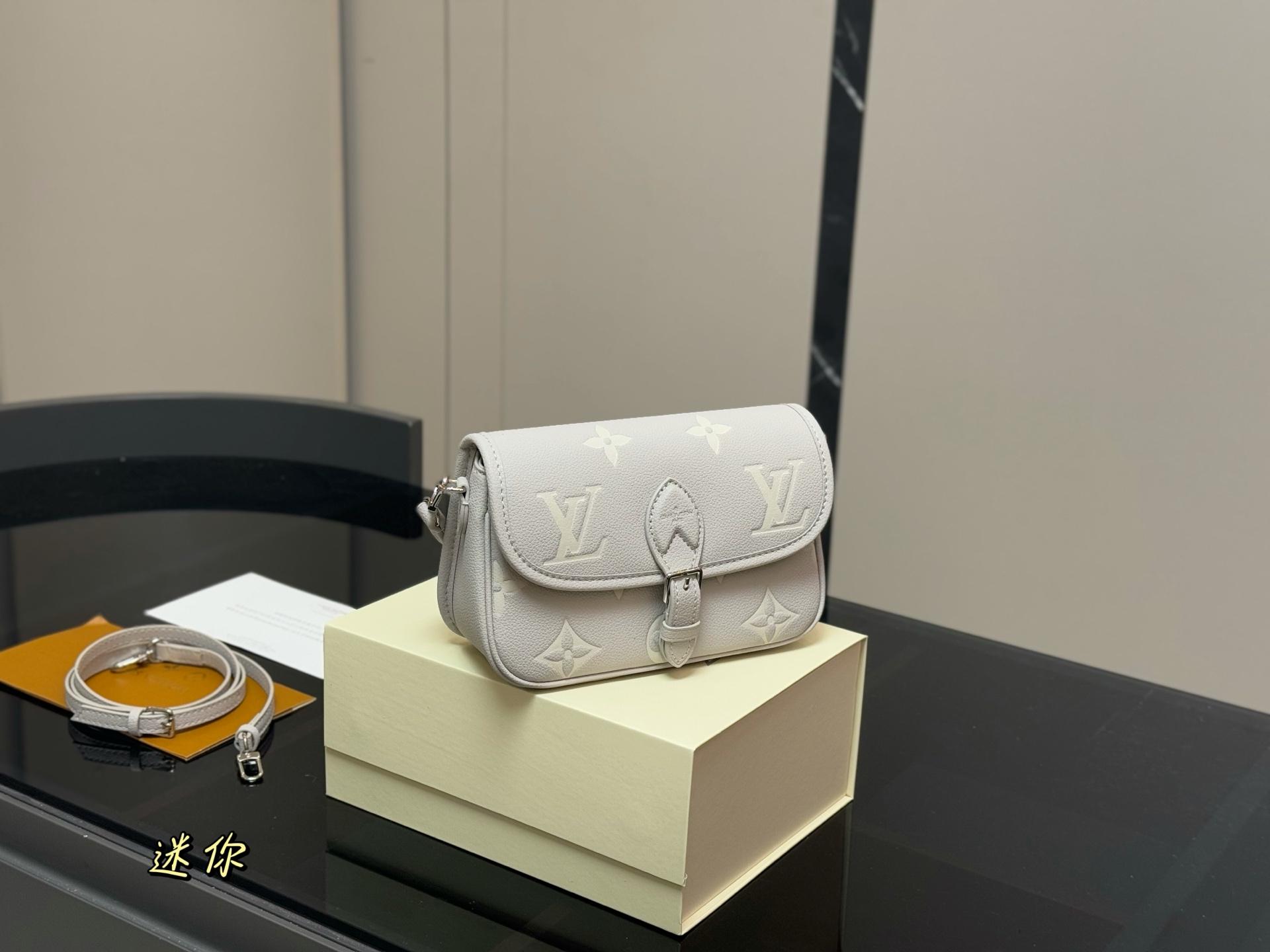 루이비통 Lv 다이앤 바게트 미니백 (해외배송)