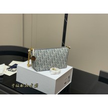 디올 DIOR 런치백 (해외배송)