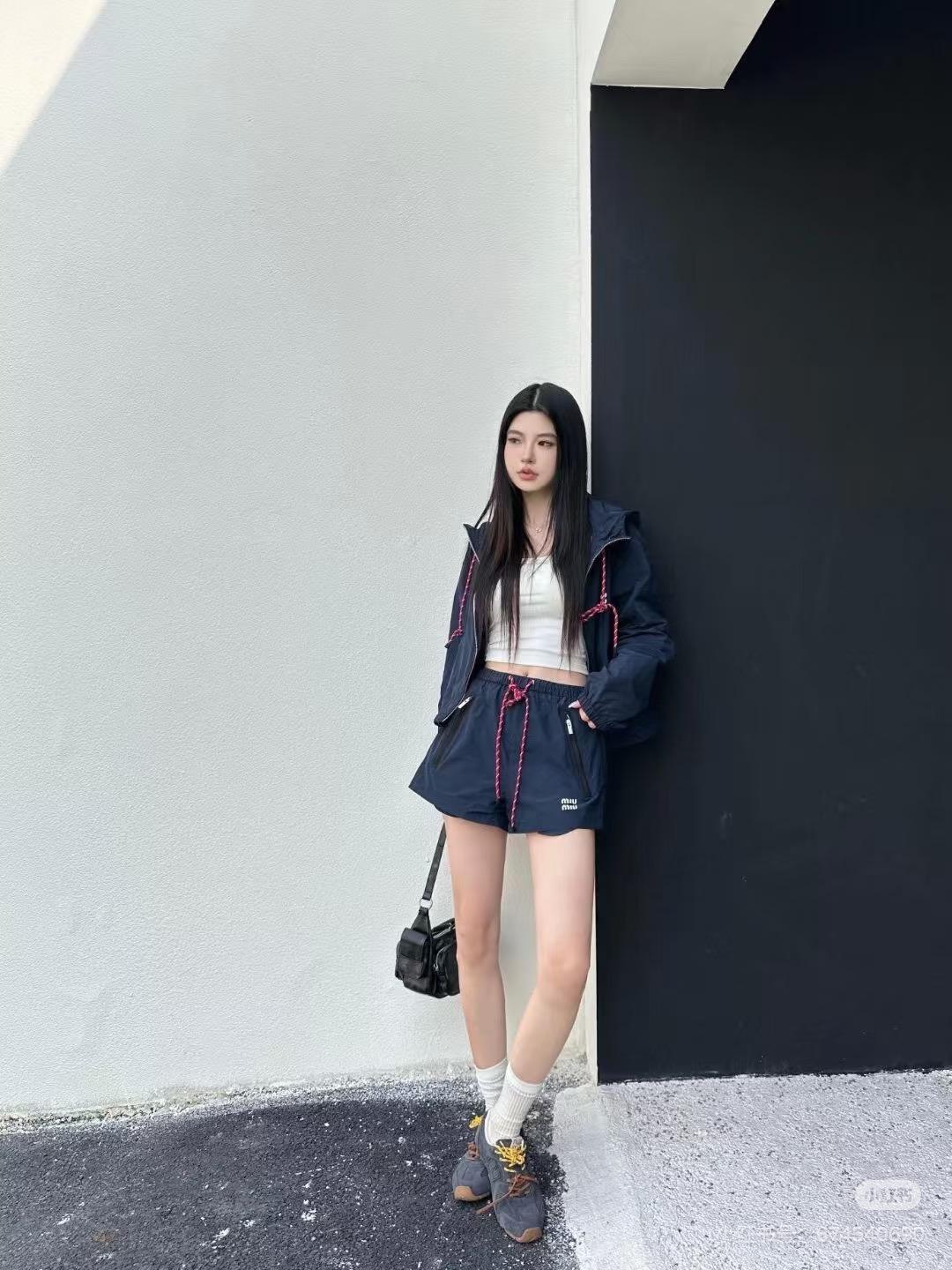 미우미우 로고 나일론 지퍼 자켓+반바지 세트 (해외배송)