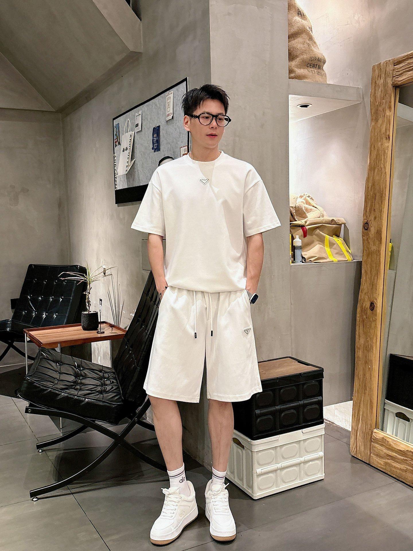 프라다 남성 캐주얼 라운드넥 반팔 반바지 세트 (해외배송)