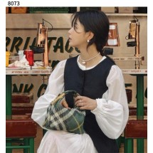버버리 미니 페그 더플 백 (국내배송)