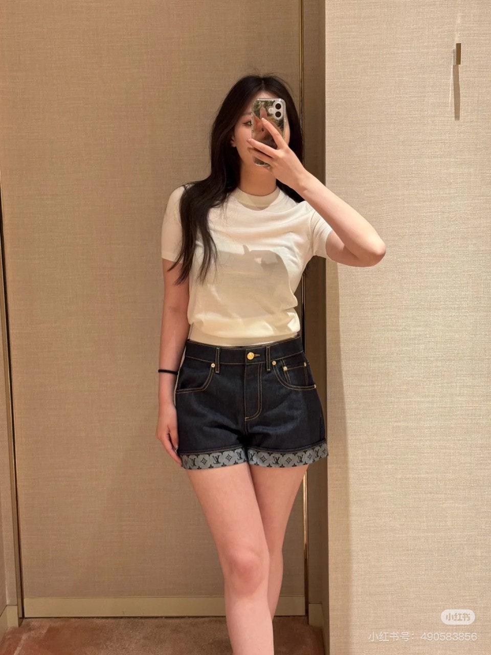 루이비통 25FW 다크 블루 로고 커프 데님 반바지 (정품급 해외배송)