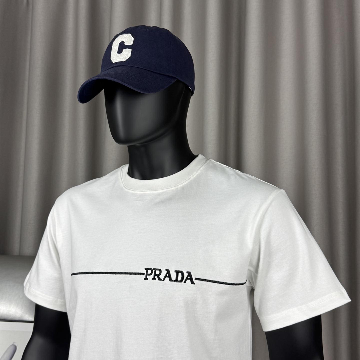 프라다 반팔 (해외배송)