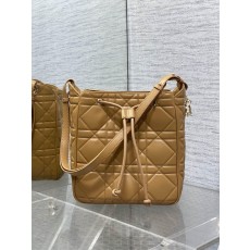 디올 카로 미디엄 버킷백 (해외배송)